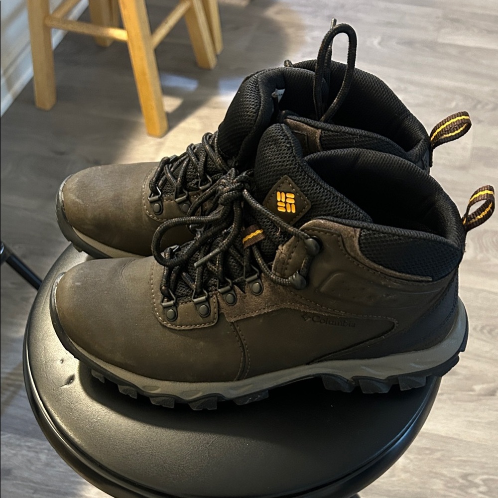 Columbia Men's 8.5 Brown Hiking Boots